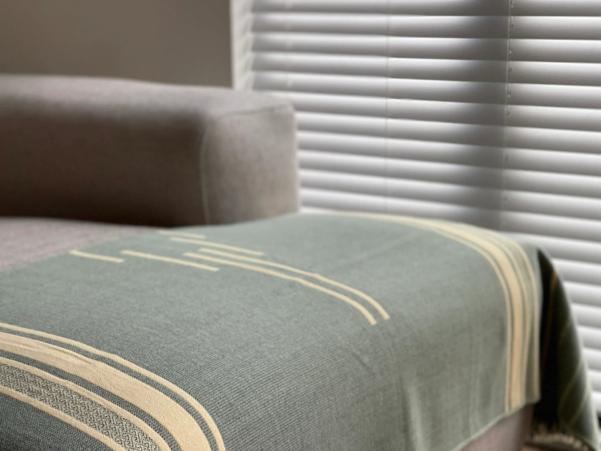 Equinoccio Throw Blanket - Mint / Natural